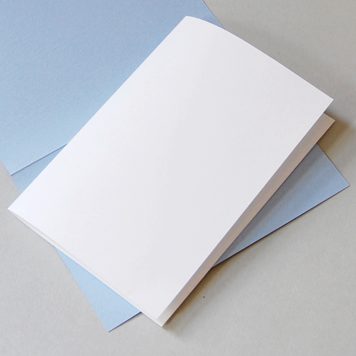 weiße Recyclingpapier zum Einlegen in Klappkarten DIN A6