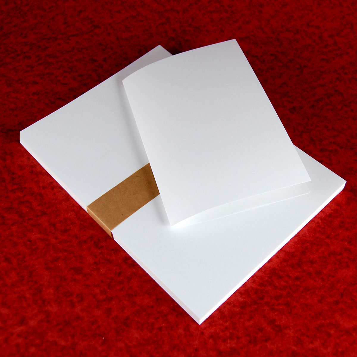 weiße Recyclingpapier zum Einlegen in Klappkarten im Grußkartenformat