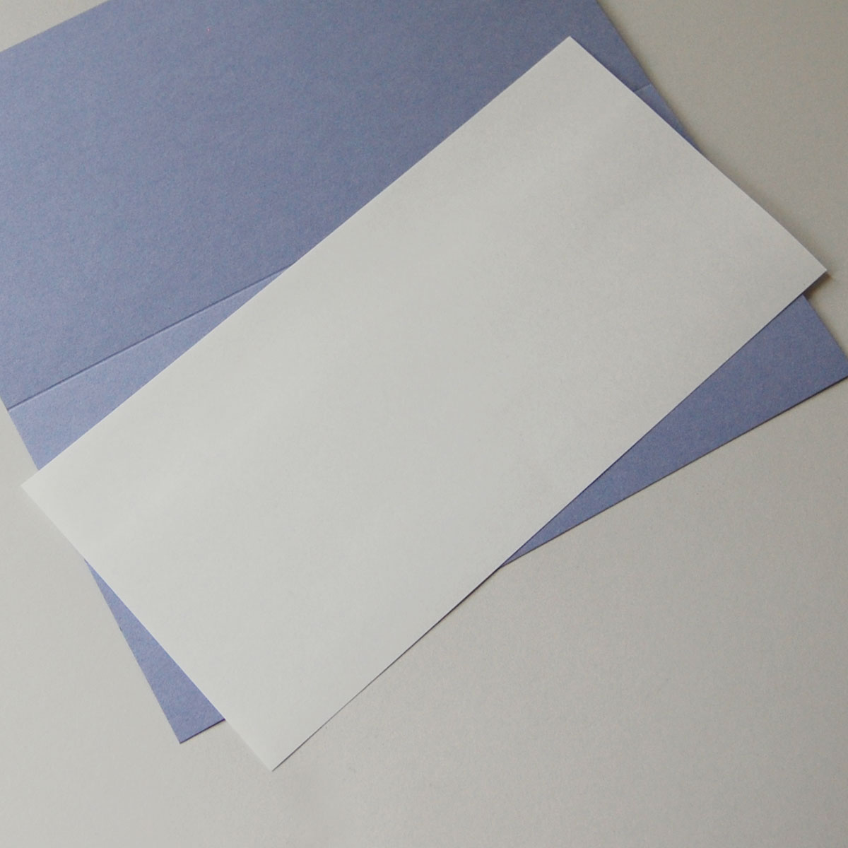 altweißes Einlegepapier in 90 g/qm für Klappkarten 10,5 x 21 cm