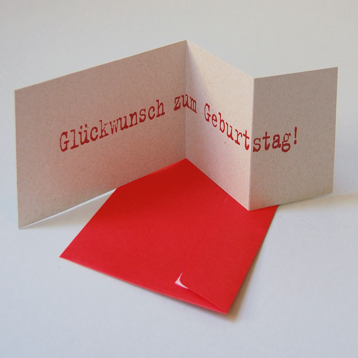 graue Recycling-Glückwunschkarten mit roten Kuverts: Glückstag!