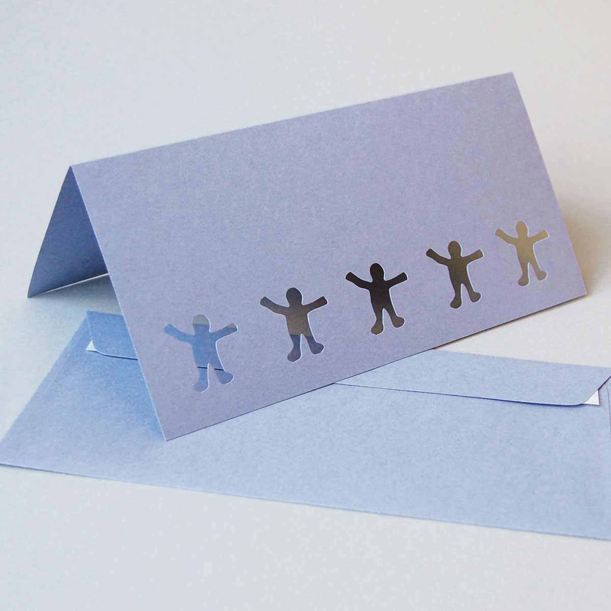 unbedruckte Glückwunschkarten aus blauem Karton mit blauen Umschlägen
