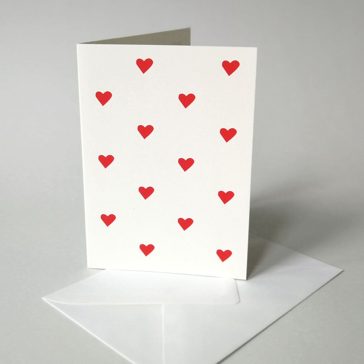 edle Hochzeitskarten mit roten Umschlägen und cremeweißen Kuverts