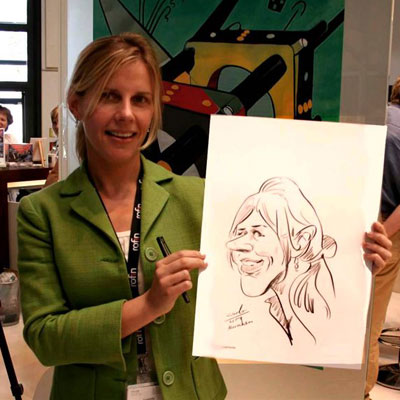 Foto einer Frau mit ihrer Karikatur, Schnellzeichner und Karikaturist für Veranstaltungen
