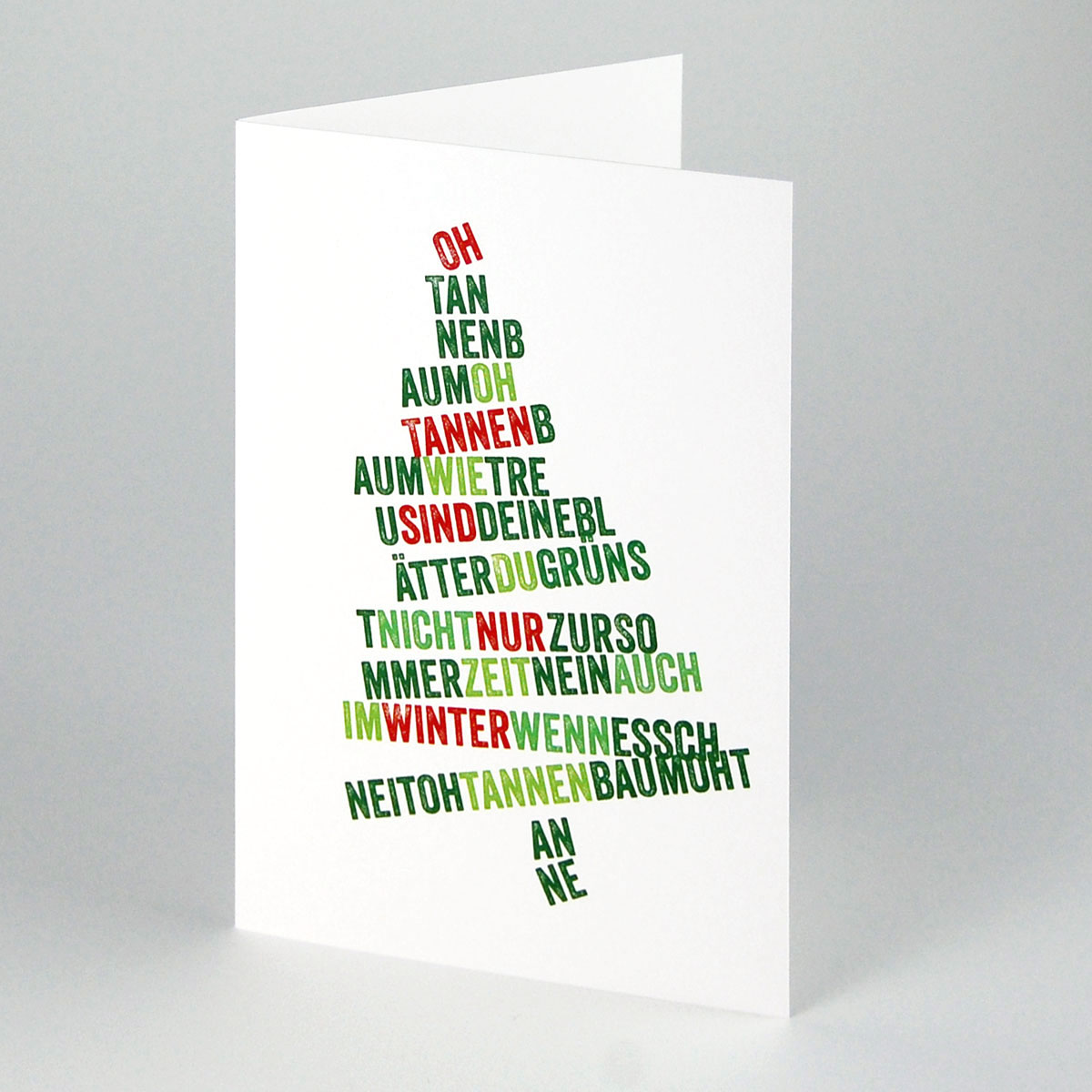 Weihnachtskarten, mit einem Weihnachtsbaum aus Buchstaben, Liedtext: Oh Tannenbaum...