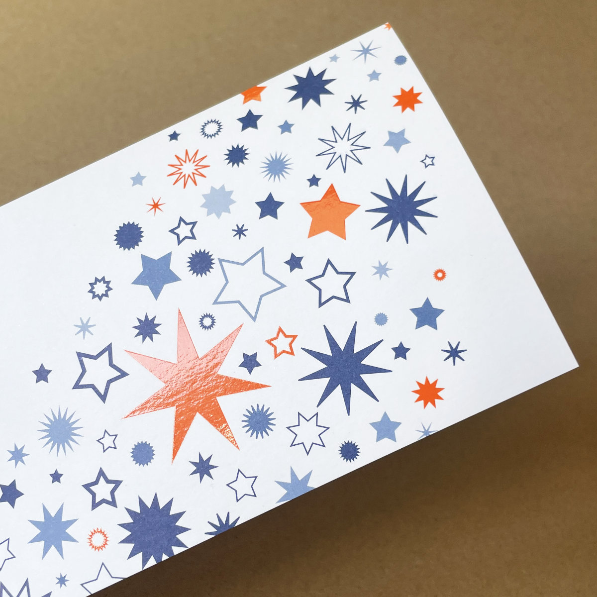 orange und blaue Sterne - Design-Weihnachtskarten in Unternehmensfarben