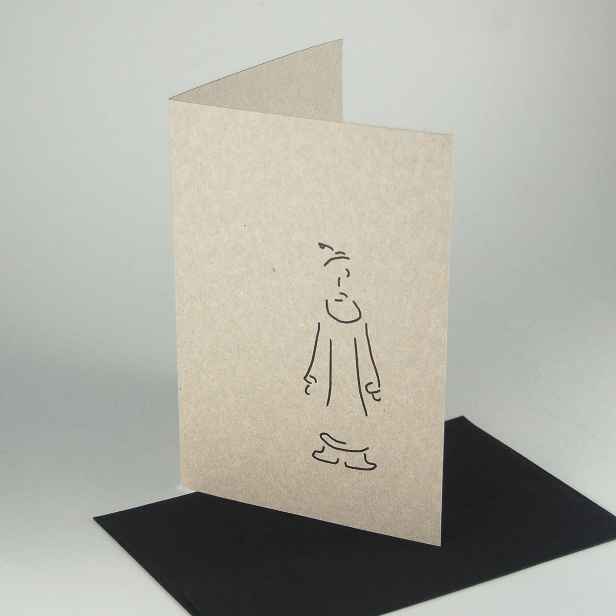 skizzierter Weihnachtsmann, graue Recyclingweihnachtskarten mit schwarzen Umschlägen