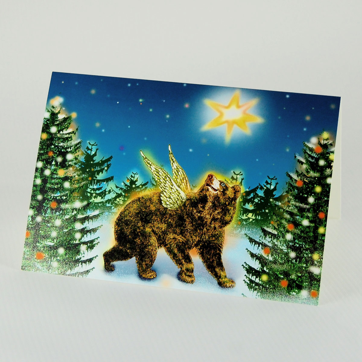 Weihnachtskarten mit Foto: geflügelter Bär im Wald