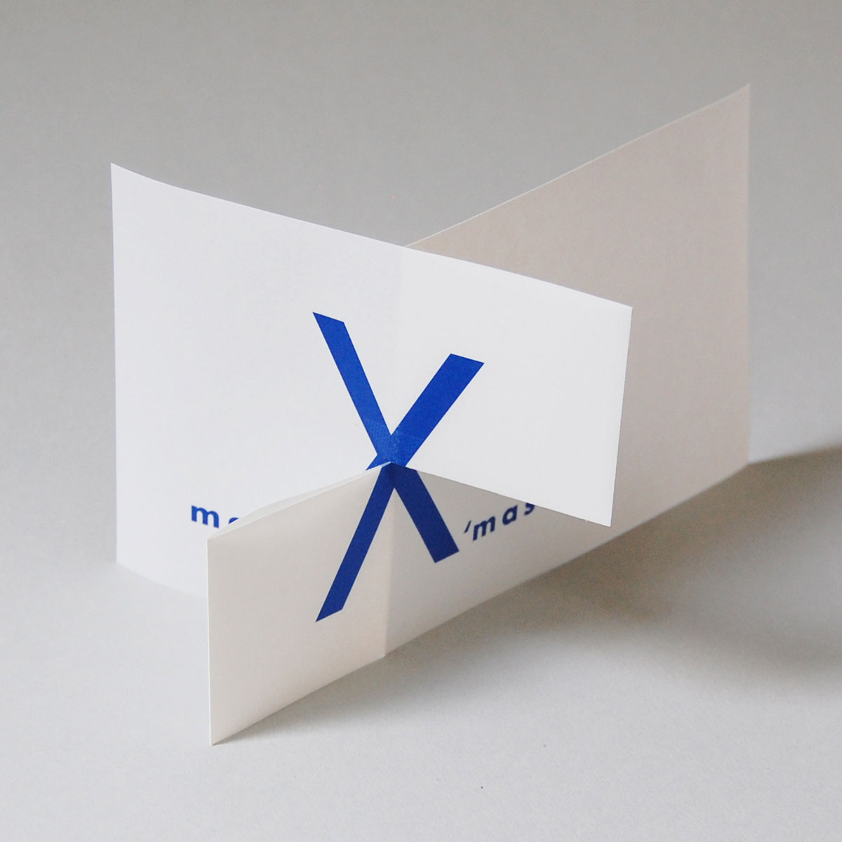 blaue Design-Weihnachtskarten mit Transparentpapier: merrY Xmas