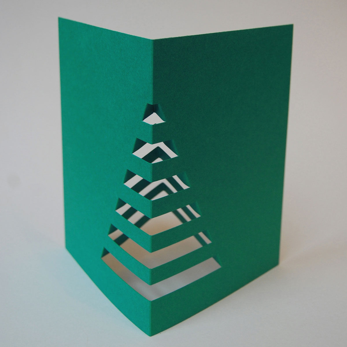 grüne Weihnachtskarten mit Mehrwert: Weihnachtsbaum für den Schreibtisch