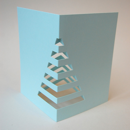 hellblaue Weihnachtskarten mit Weihnachtsbaum für den Schreibtisch