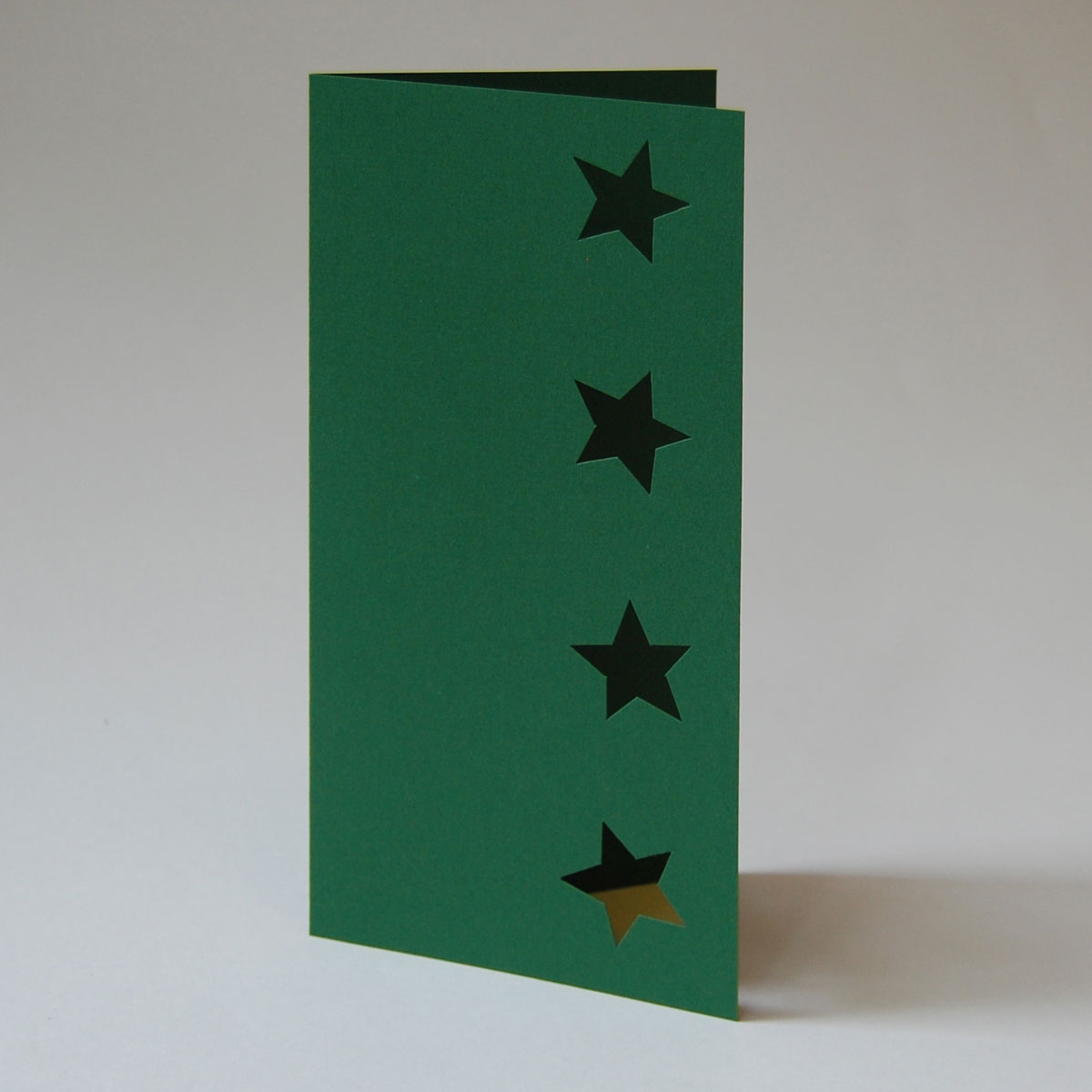 dunkelgrüne, unbedruckte Weihnachtskarten mit gestanzten Sternen
