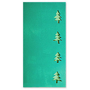 grüne Weihnachtskarte mit vier ausgestanzten Bäumen