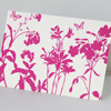 umweltfreundliche Grußkarten mit Wiese und Schmetterlingen in pink